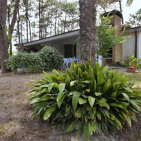 Villa Stefania Lignano Sabbiadoro Bagian luar foto